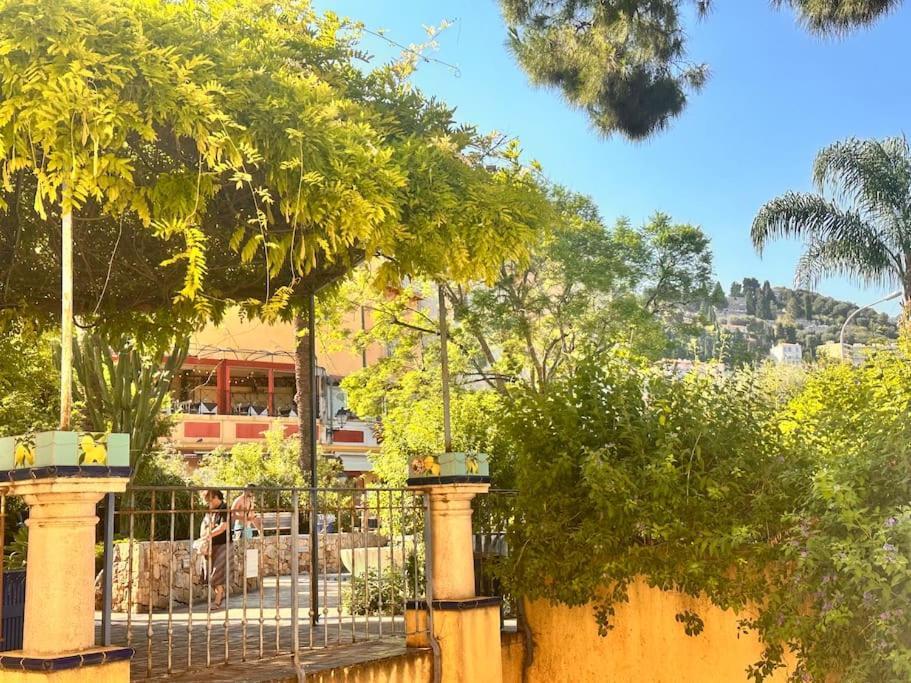 Un Petit Coin Proche De La Mer Menton Extérieur photo